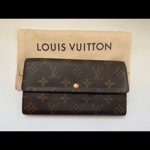 Louis Vuitton Women’s Long Wallet